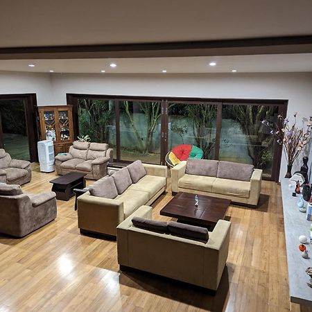 Thalangama Lakeview Lodge Баттарамулла Экстерьер фото