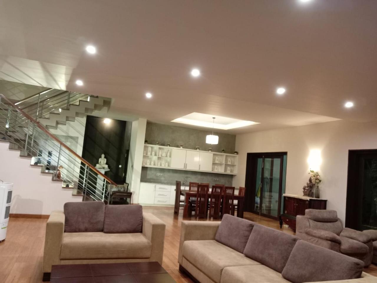 Thalangama Lakeview Lodge Баттарамулла Экстерьер фото